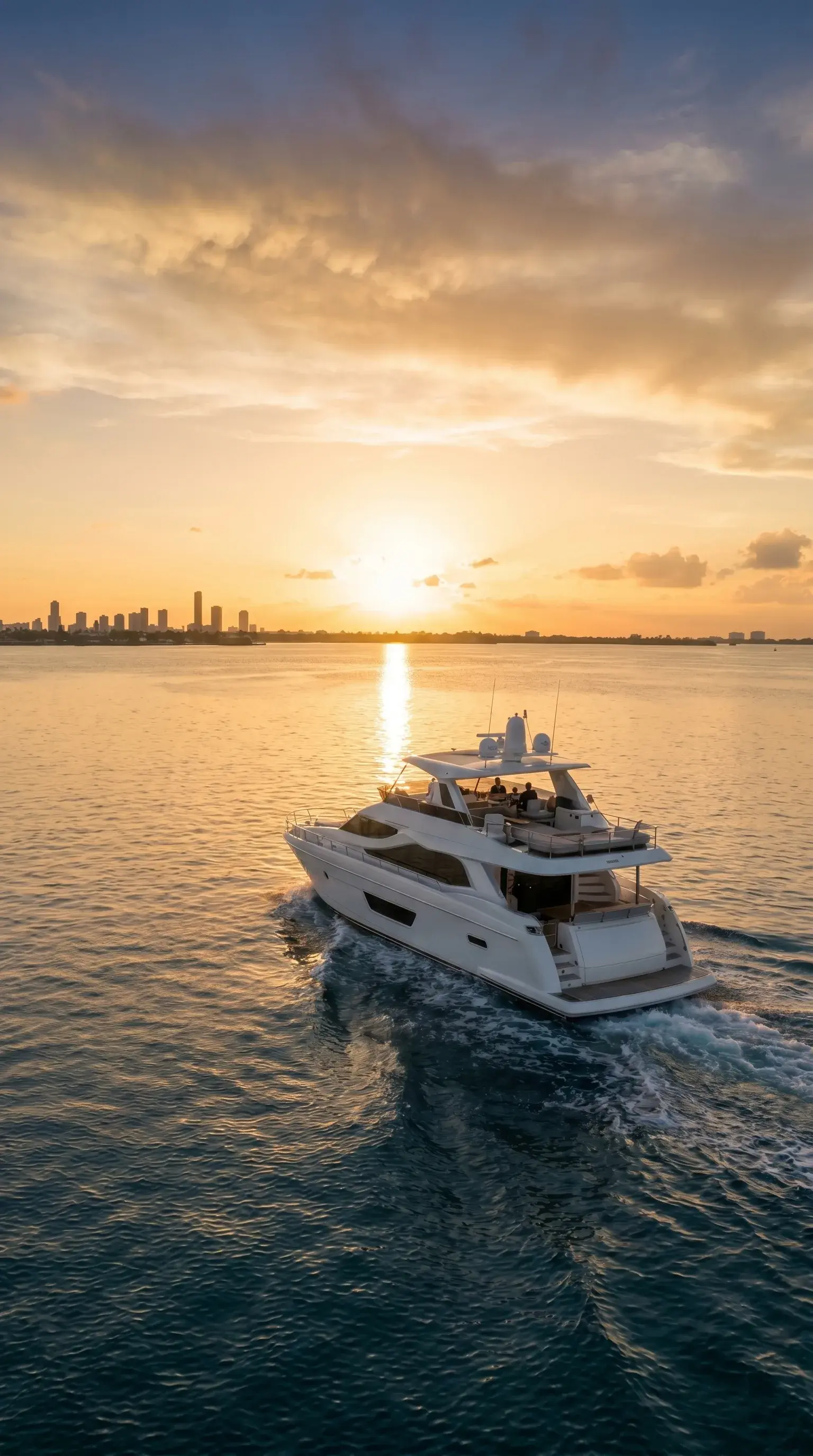 Yacht charter Miami sunset. LIMITLESS YACHTS