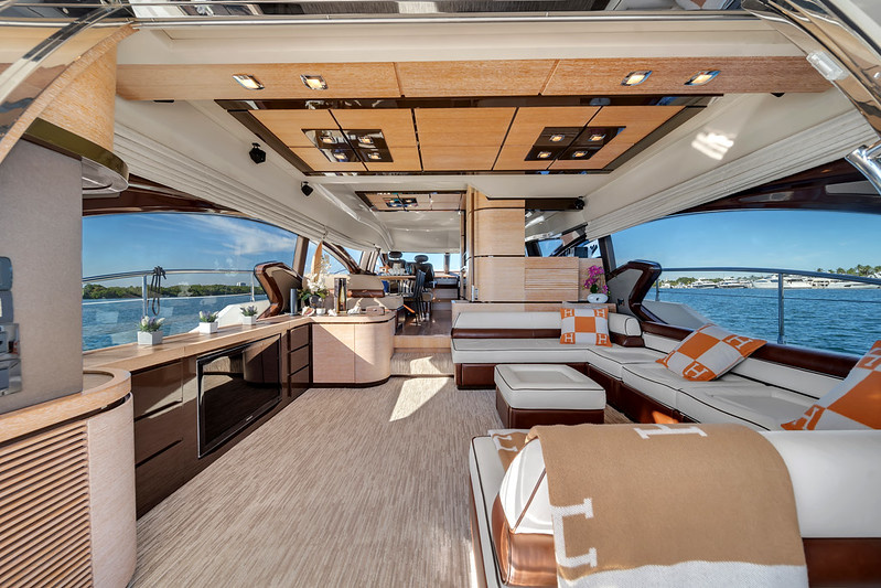 Azimut Flybridge 70' Rental in Miami - Image 1